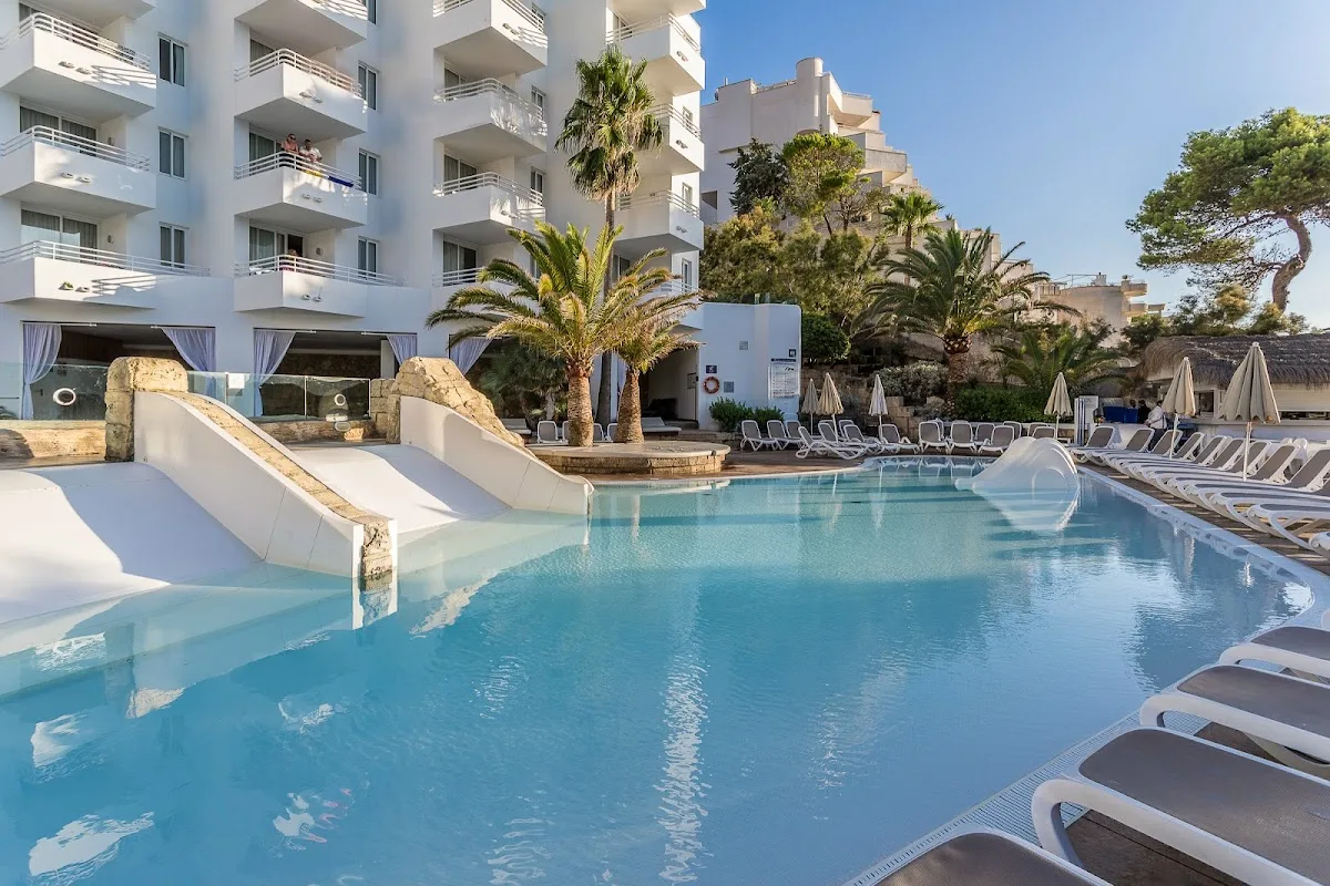 FERGUS STYLE CALA BLANCA SUITES