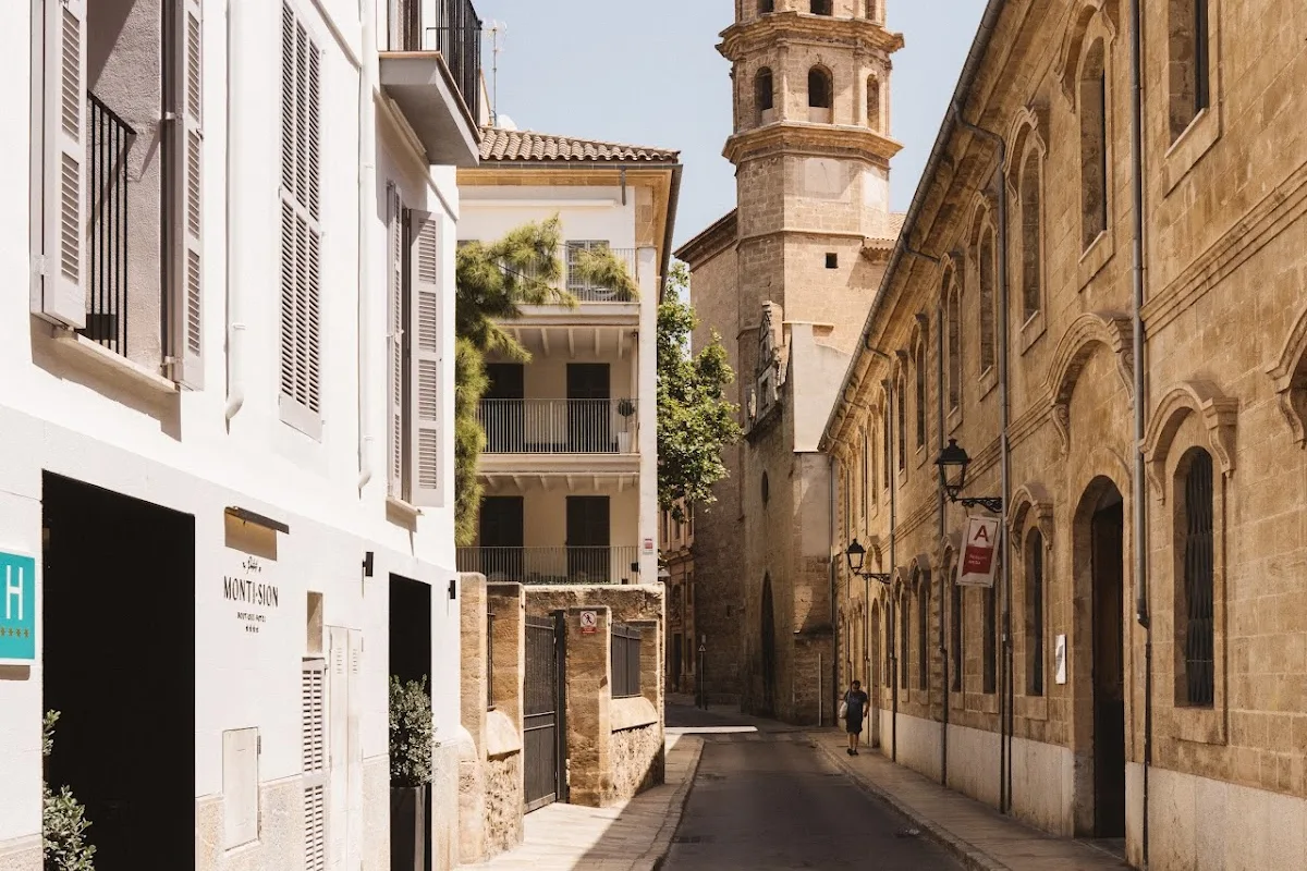 BOUTIQUE HOTEL PETIT MONTI-SIÓN
