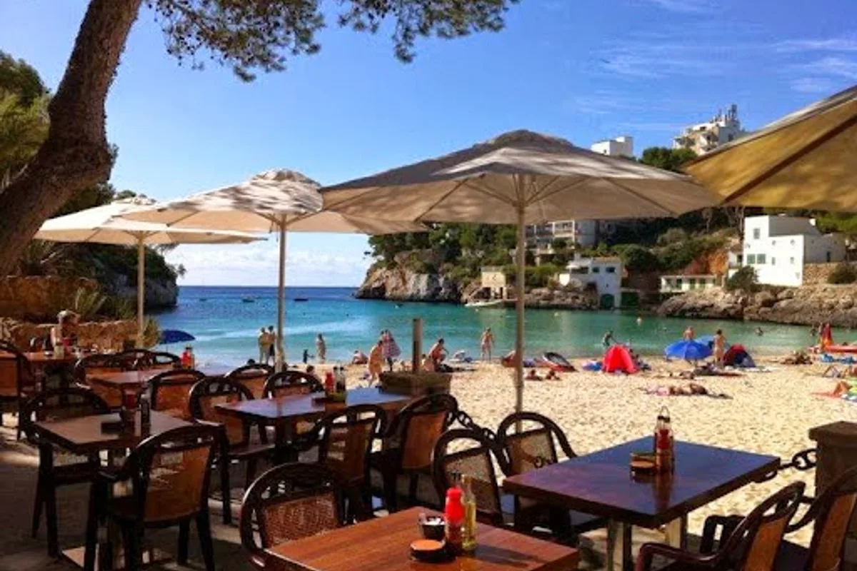 HOSTAL PLAYA CALA SANTANYÍ