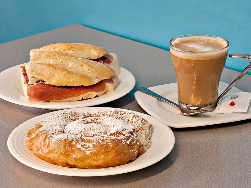 PASTELERÍA BALLESTER foto 1