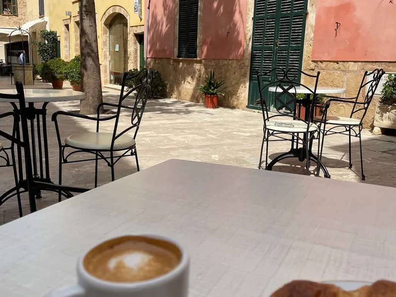 SÜSS CAFE & BAKERY foto 1