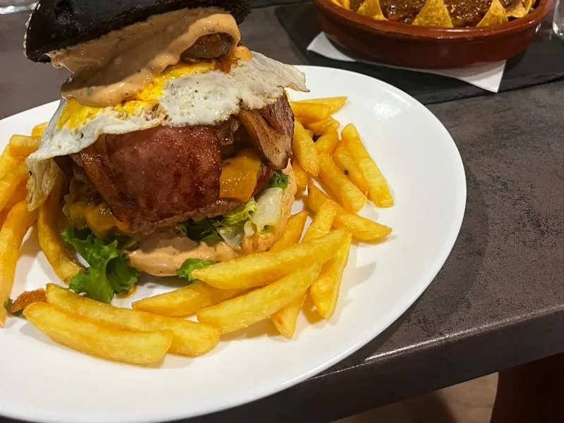 DAVASA BURGER foto 2