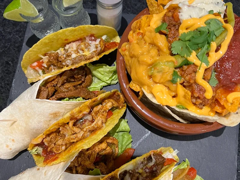 ONE BY ONE FOOD Y DRINKS foto 1