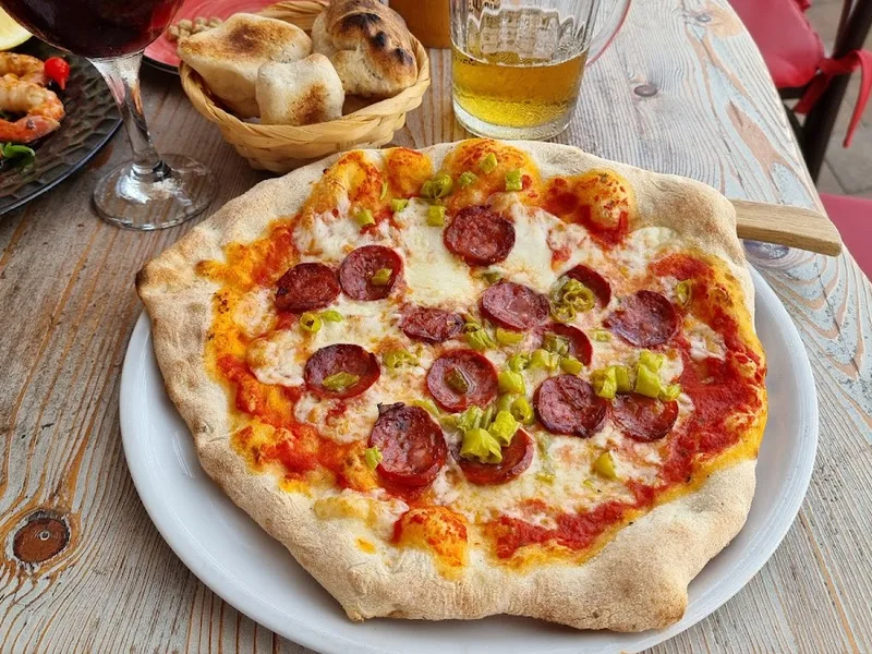 PIZZA Y MÁS foto 3