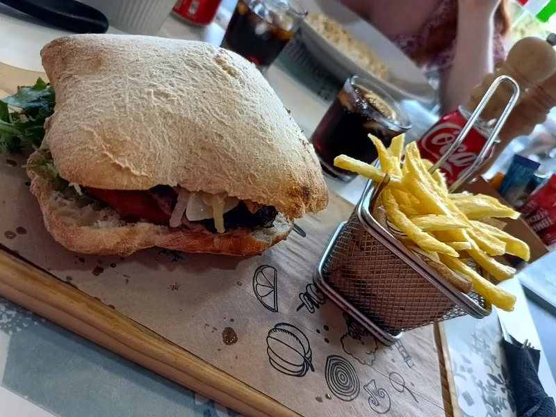 PIZZERIA SES COMES foto 4