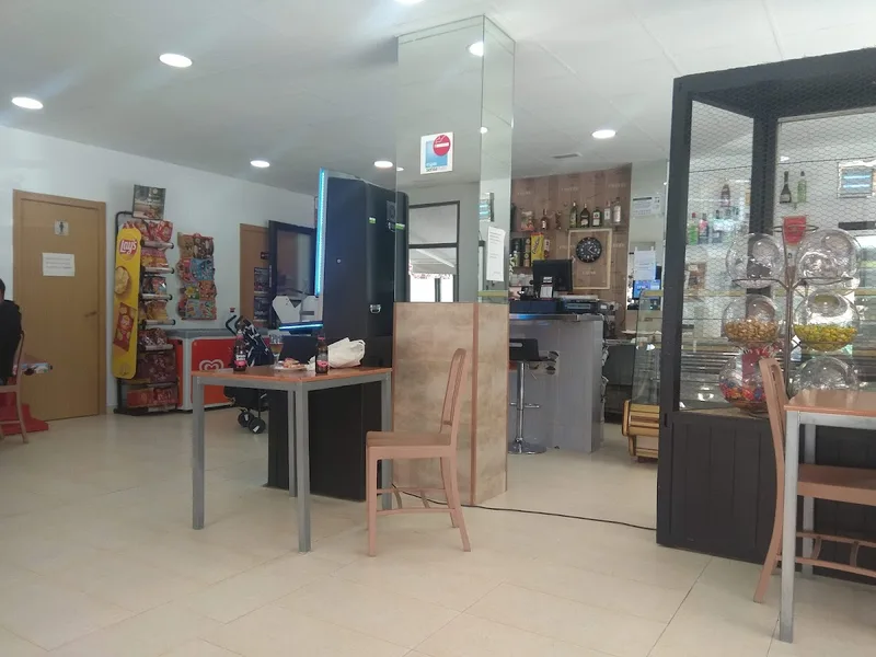 CAFETERIA-PANADERIA PETER PAN foto 4