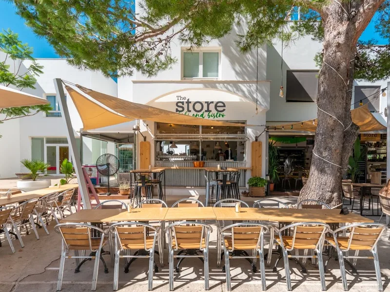 STORE FORMENTOR foto 3