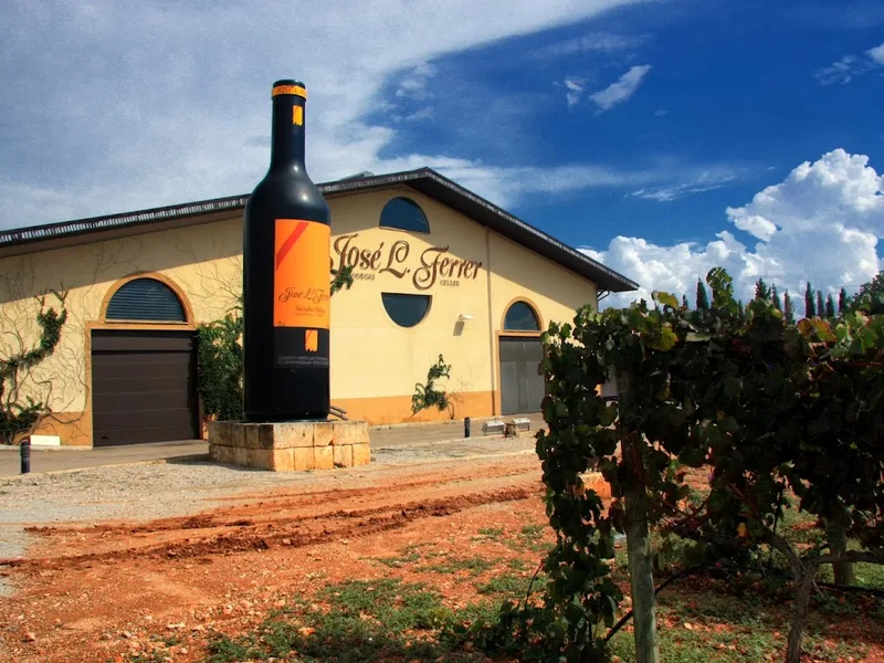 BODEGAS JOSÉ L. FERRER foto 1