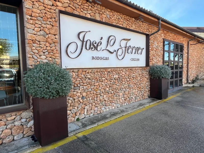 BODEGAS JOSÉ L. FERRER foto 4