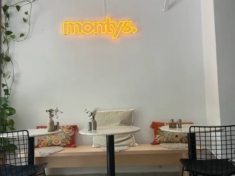 MONTYS CAFE foto 1