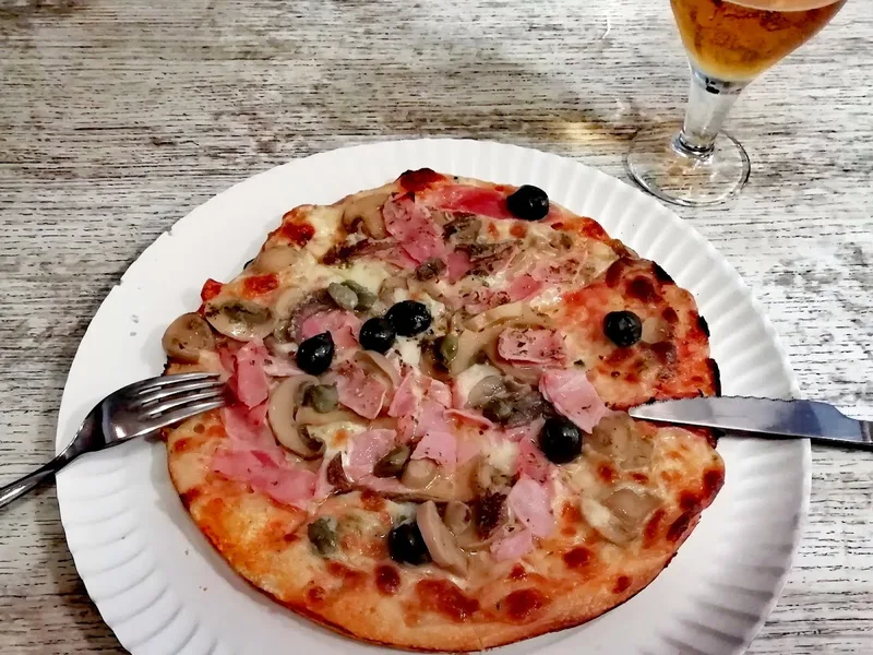 PIZZERIA MON foto 1