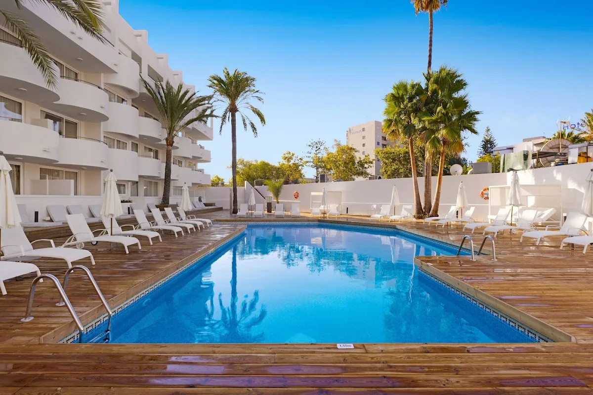 APARTAMENTOS PALMANOVA BEACH BY TRH