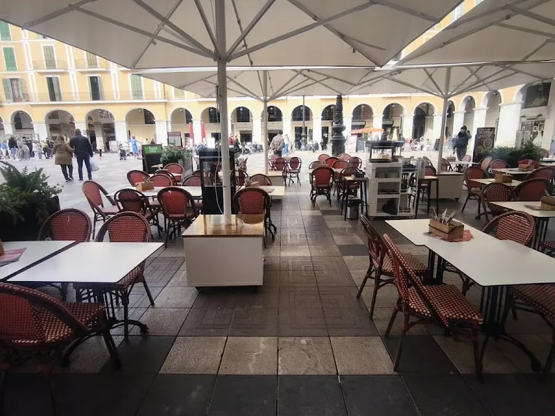 LA PLAZA foto 2