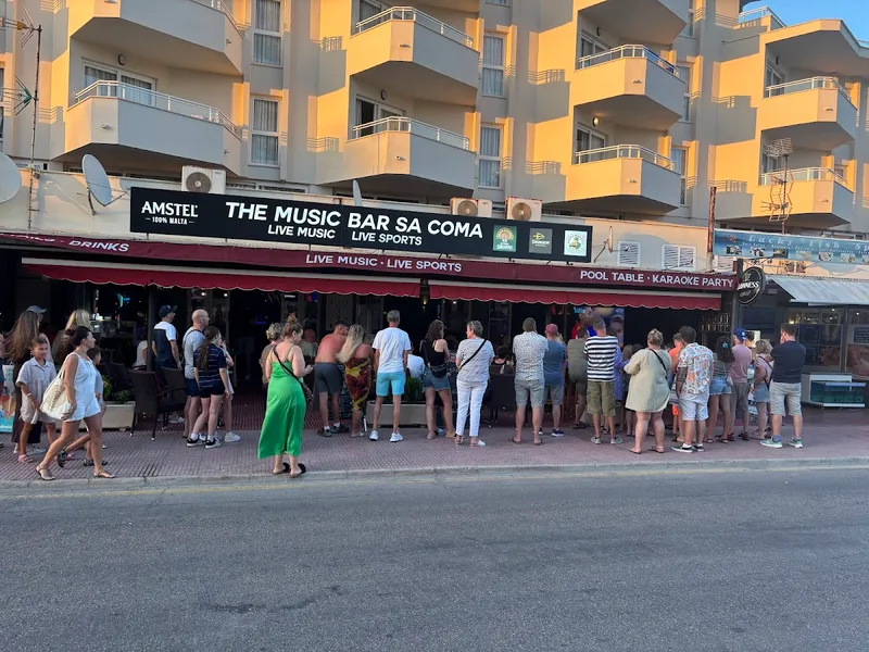THE MUSIC BAR foto 2