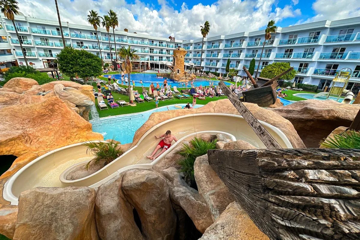 PIRATES VILLAGE