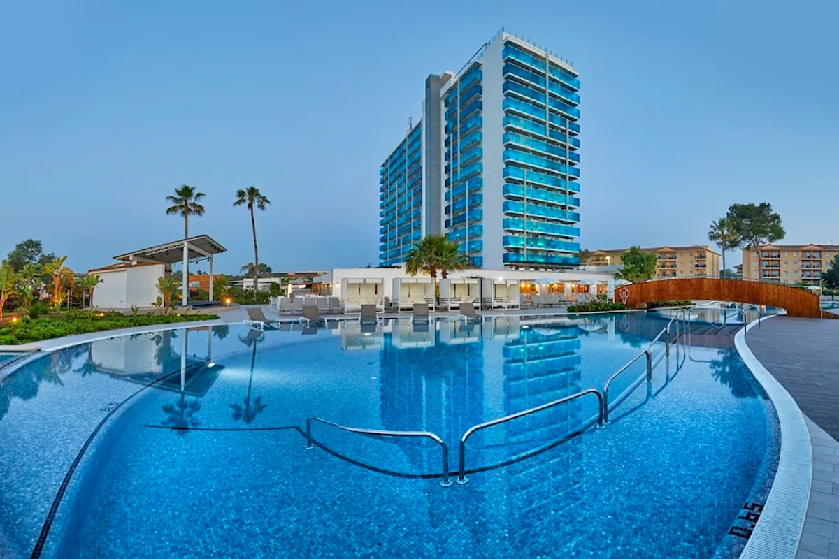 TONGA TOWER DESIGN HOTEL & SUITES